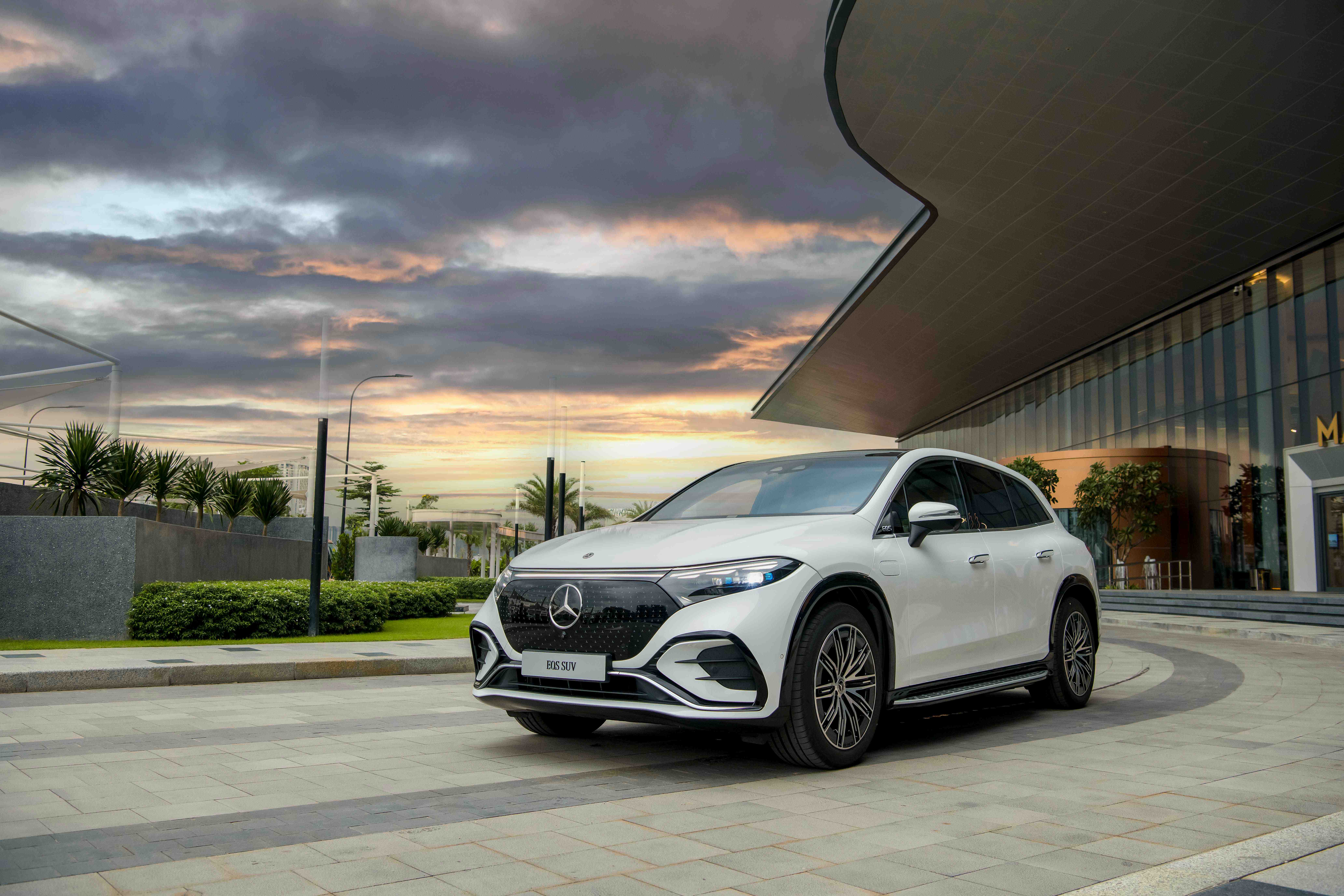Mercedes Benz EQS 42 compressed EQS 500 4MATIC (SUV)
