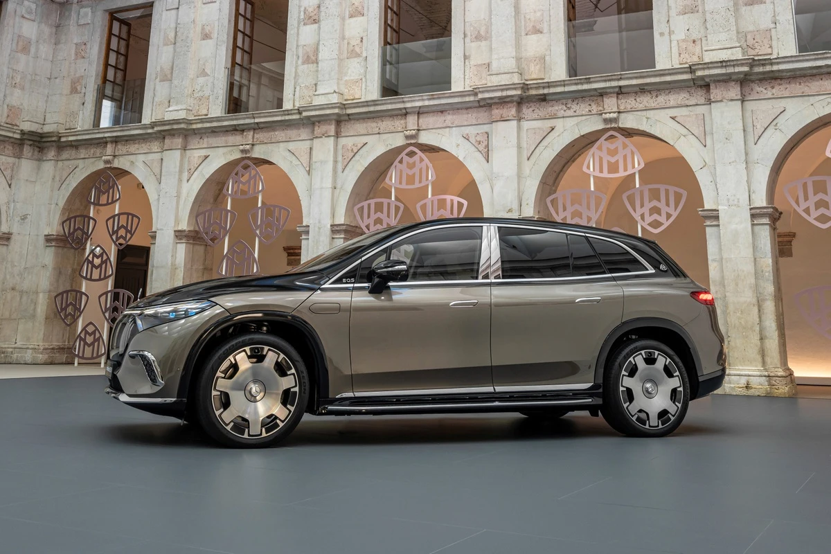 Mercedes Maybach EQS 680 SUV 14 Maybach EQS 680 SUV